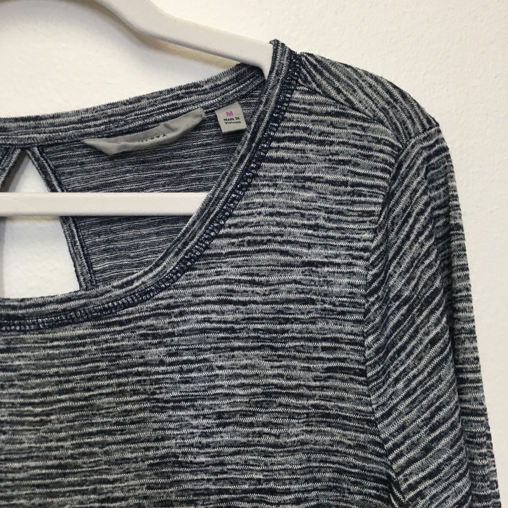 Athleta Space Dye Back Cutout Long Sleeve Top Medium Gray Athleisure Yoga Casual - Picture 5 of 14